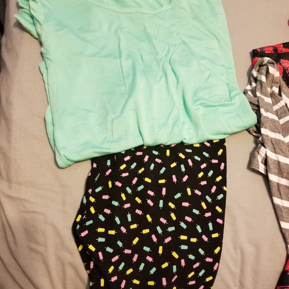 Lularoe leggings and shirt